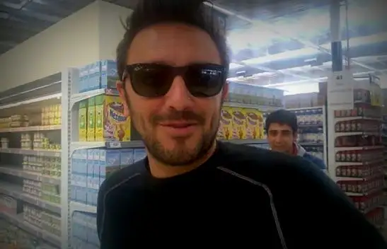 El cantante de "No Te Va Gustar", de compras en Gualeguaychú