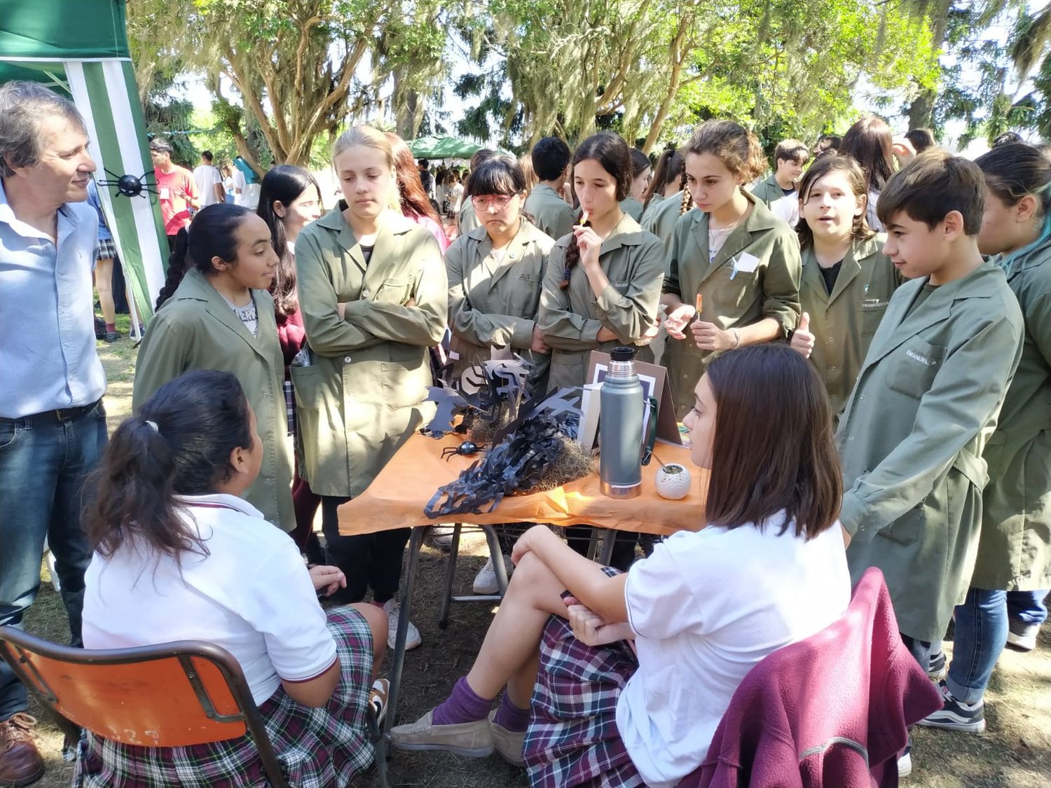 El encuentro entre alumnos de nivel primario y secundario.