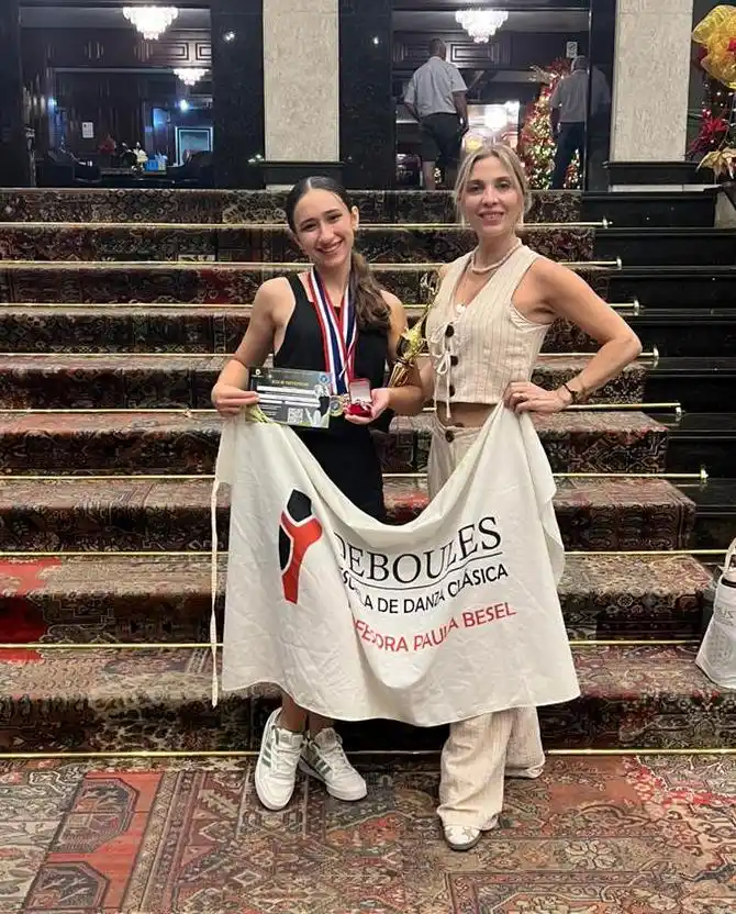 Paula con su Profesora Paula Besel