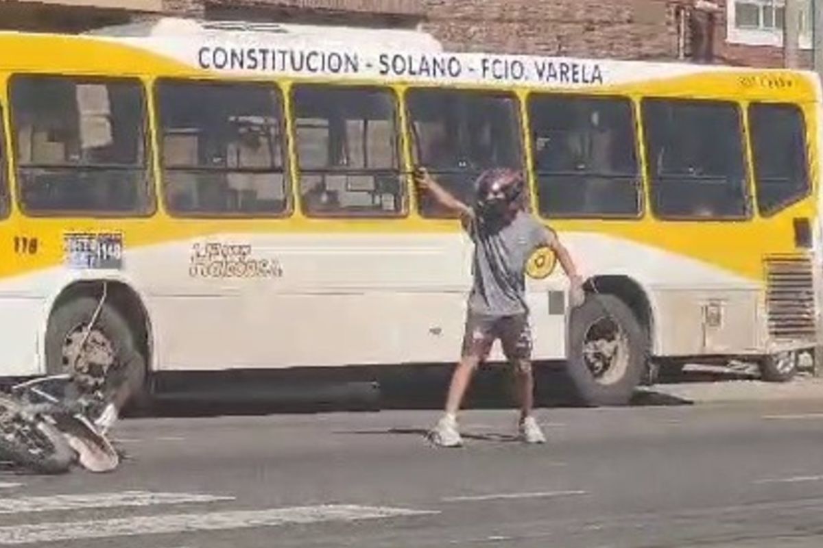 En un acto desesperado por resistir el robo de su vehículo, enfrentó a los ladrones, resultando gravemente herido de un disparo en el pecho por uno de ellos.