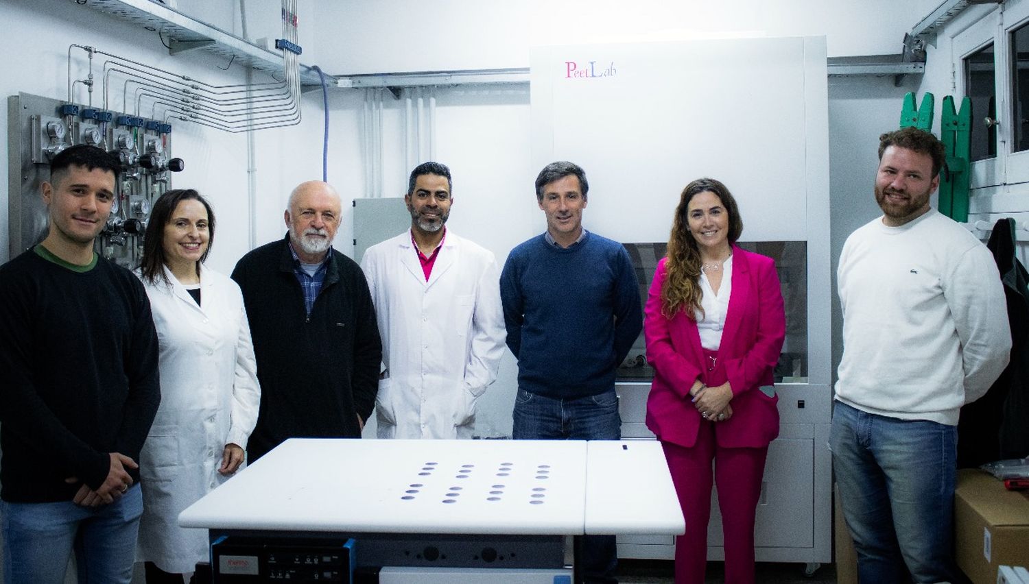 Jimena López, recorrió las instalaciones del Laboratorio de Ecología Evolutiva Humana (LEEH)