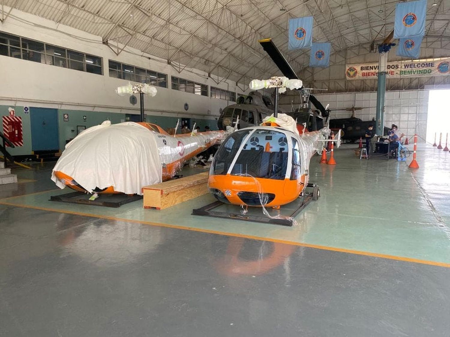 Llegan los dos primeros Enstrom F-280FX Shark para la Fuerza Aérea Peruana