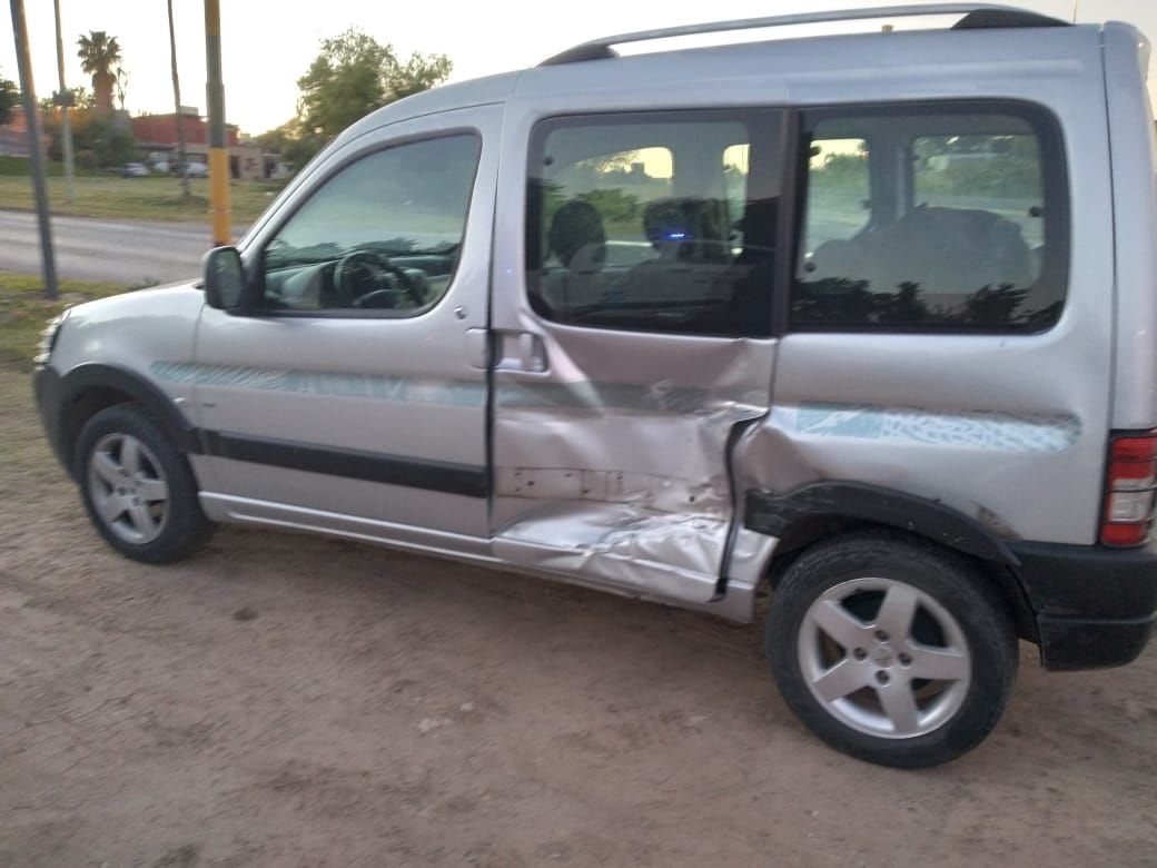 El conductor aseguró que perdió el control del vehículo y terminó chocando contra otro