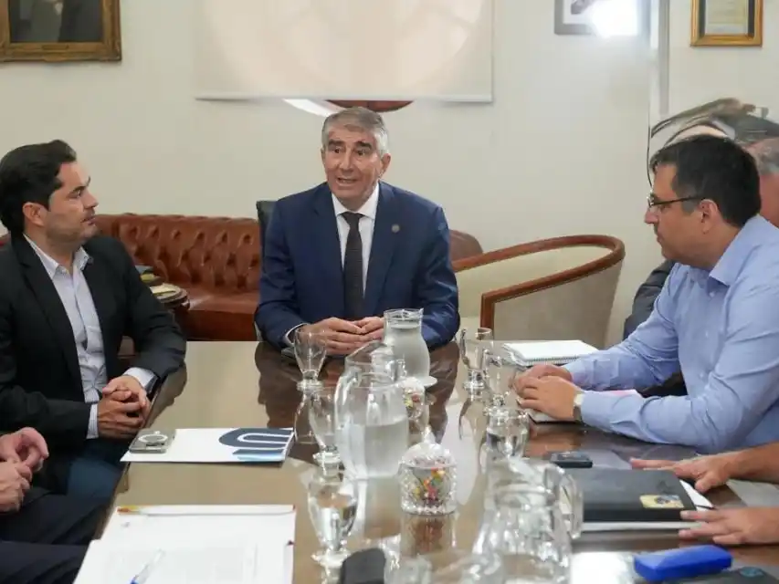 El Gobierno de Santa Fe realizó la primera reunión paritaria con los gremios estatales.