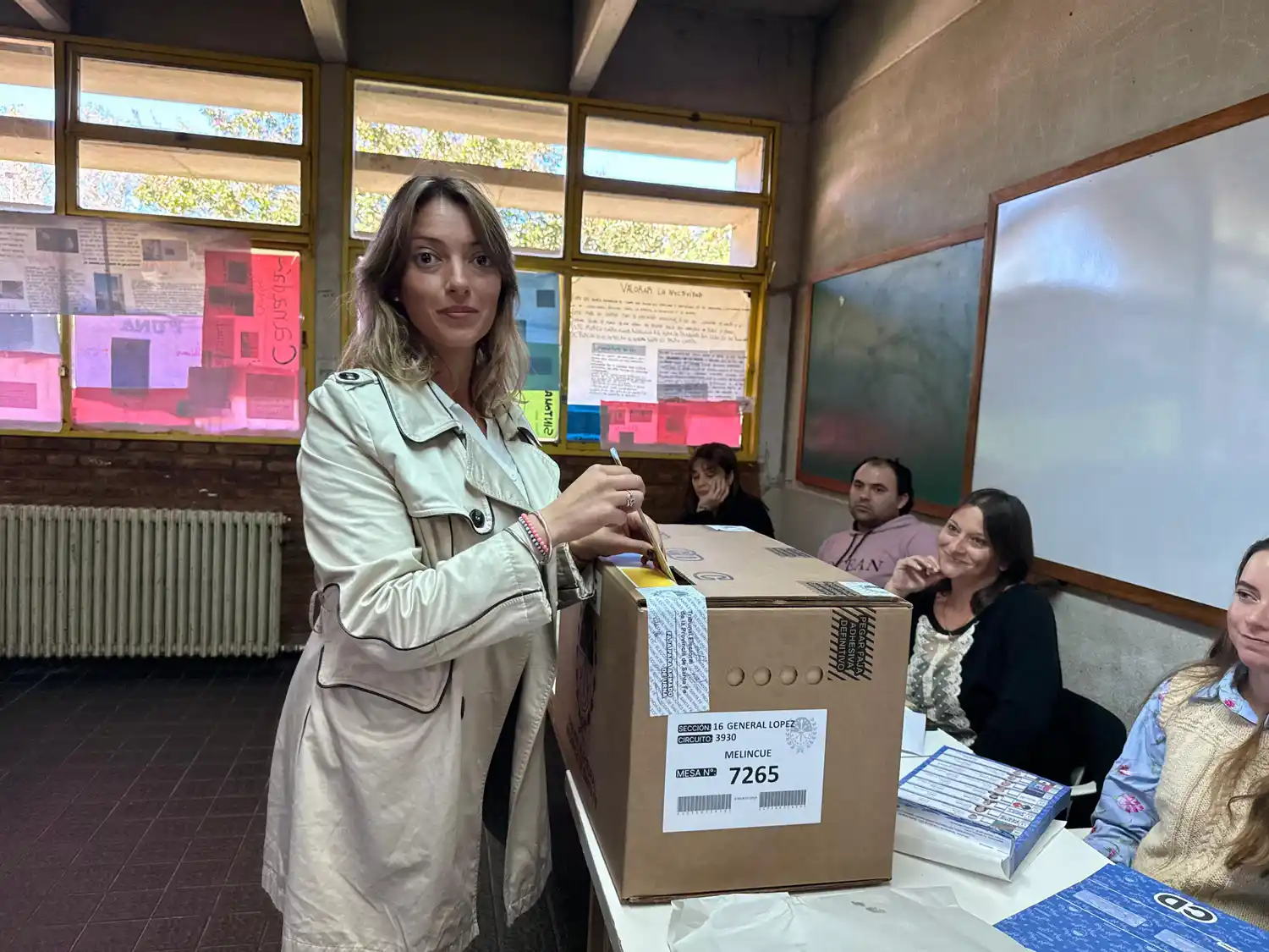 Yamila Gallisso, en el momento de sufragar en Melincué. Foto: Sur24