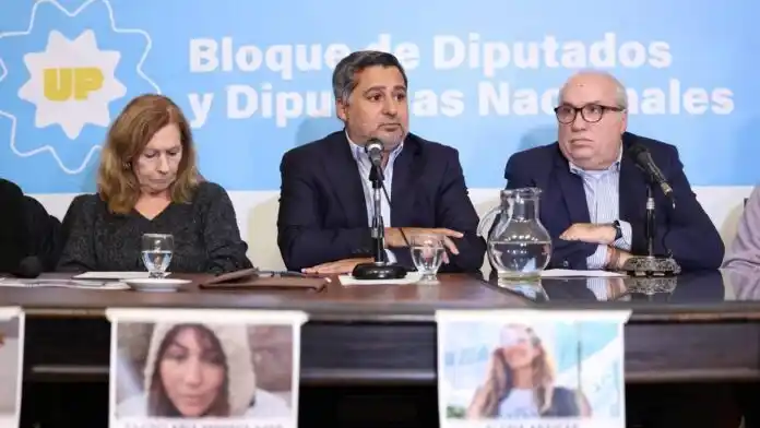 Los abogados Diego Molea y Bievenido Basalo, junto a la madre de Alessia Abaigar, Eva Pietravallo.