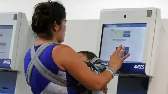 El Gobierno amplió la verificación automática de la AUH