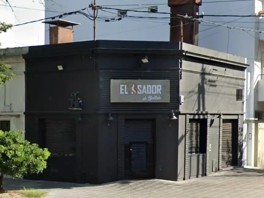 La parrilla ubicada en 25 y 57, en La Plata, fue robada durante la madrugada: los delincuentes se llevaron más de $1,2 millones.