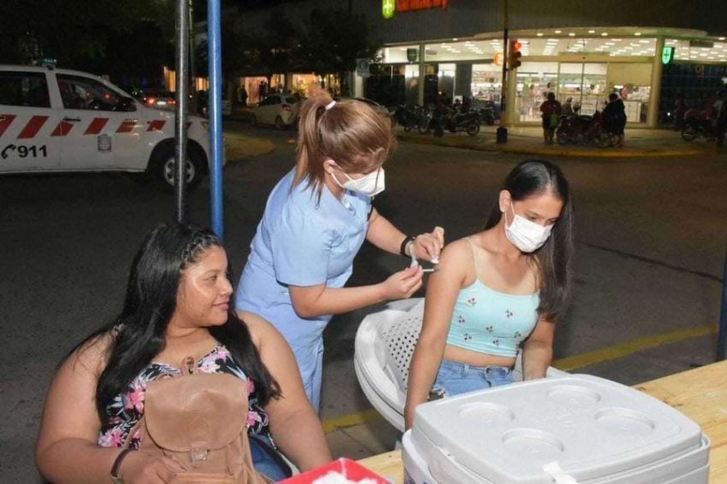 En cuatro esquinas de la zona céntrica se realizó otro exitoso operativo de vacunación nocturna