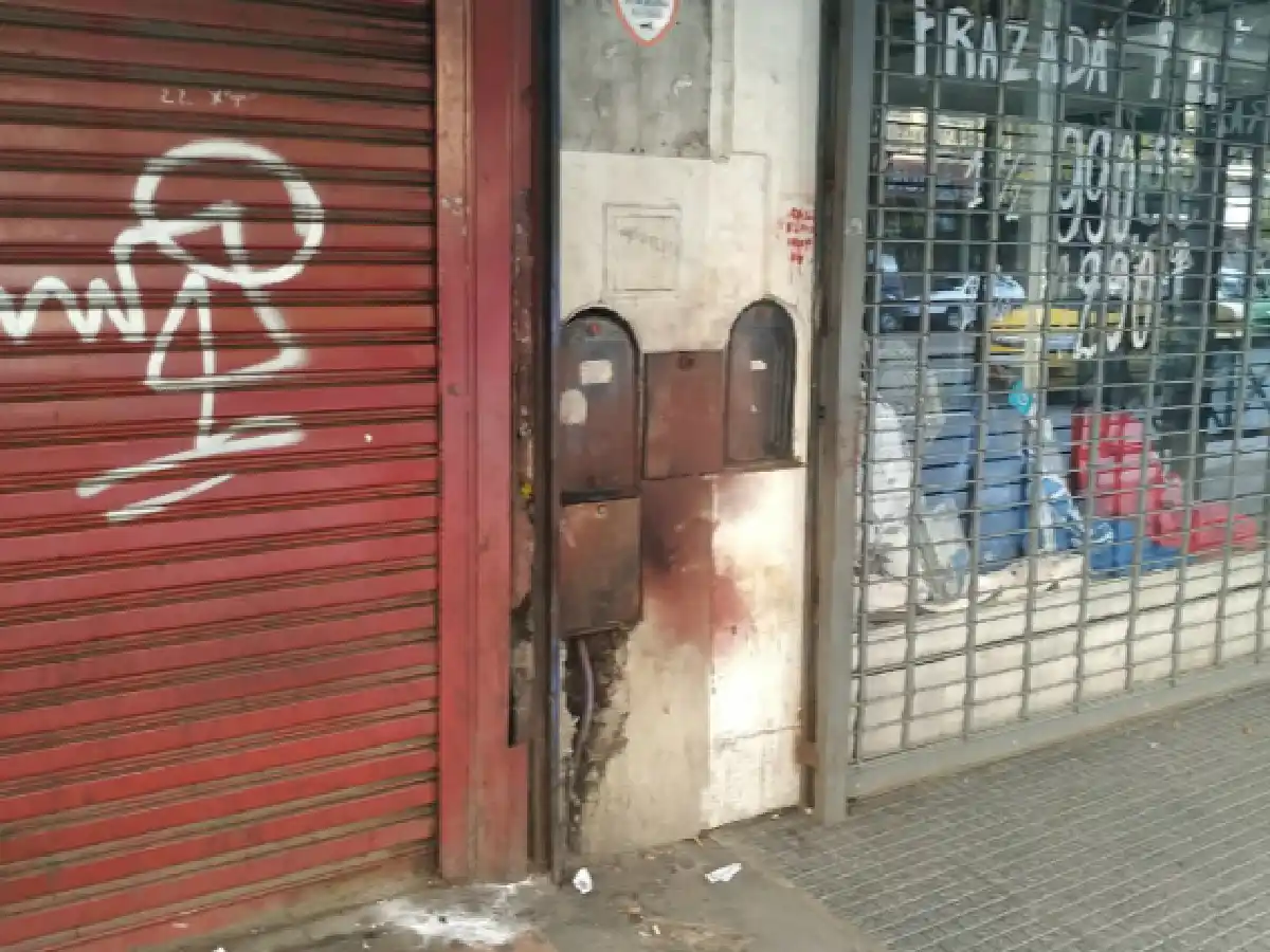 Explotó una caja de fusibles en pleno Centro: dos heridos