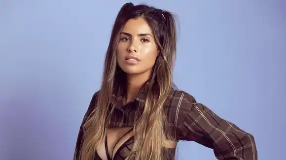 Procesada y embargada: Se complicó la influencer que usó el CUIT de Kicillof para importar ropa