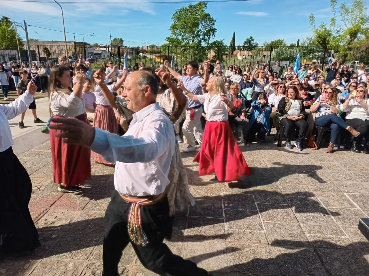 En una agradable jornada, la comunidad educativa acompañó la celebración del centenario