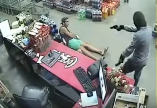 Un violento asalto a una distribuidora de Arrecifes quedó grabado en video