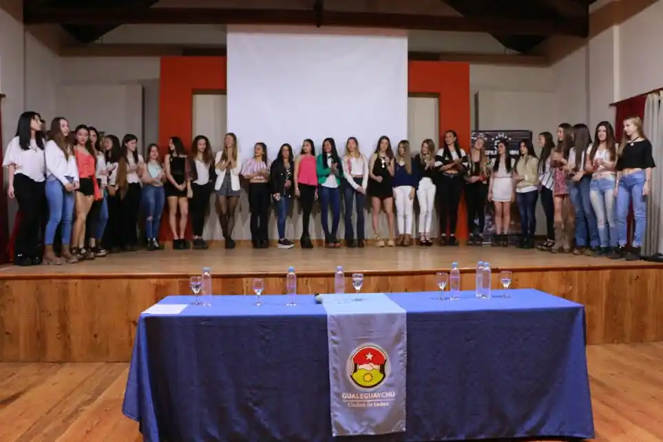 Lanzamiento oficial del Desfile de Carrozas y presentación de reinas 
