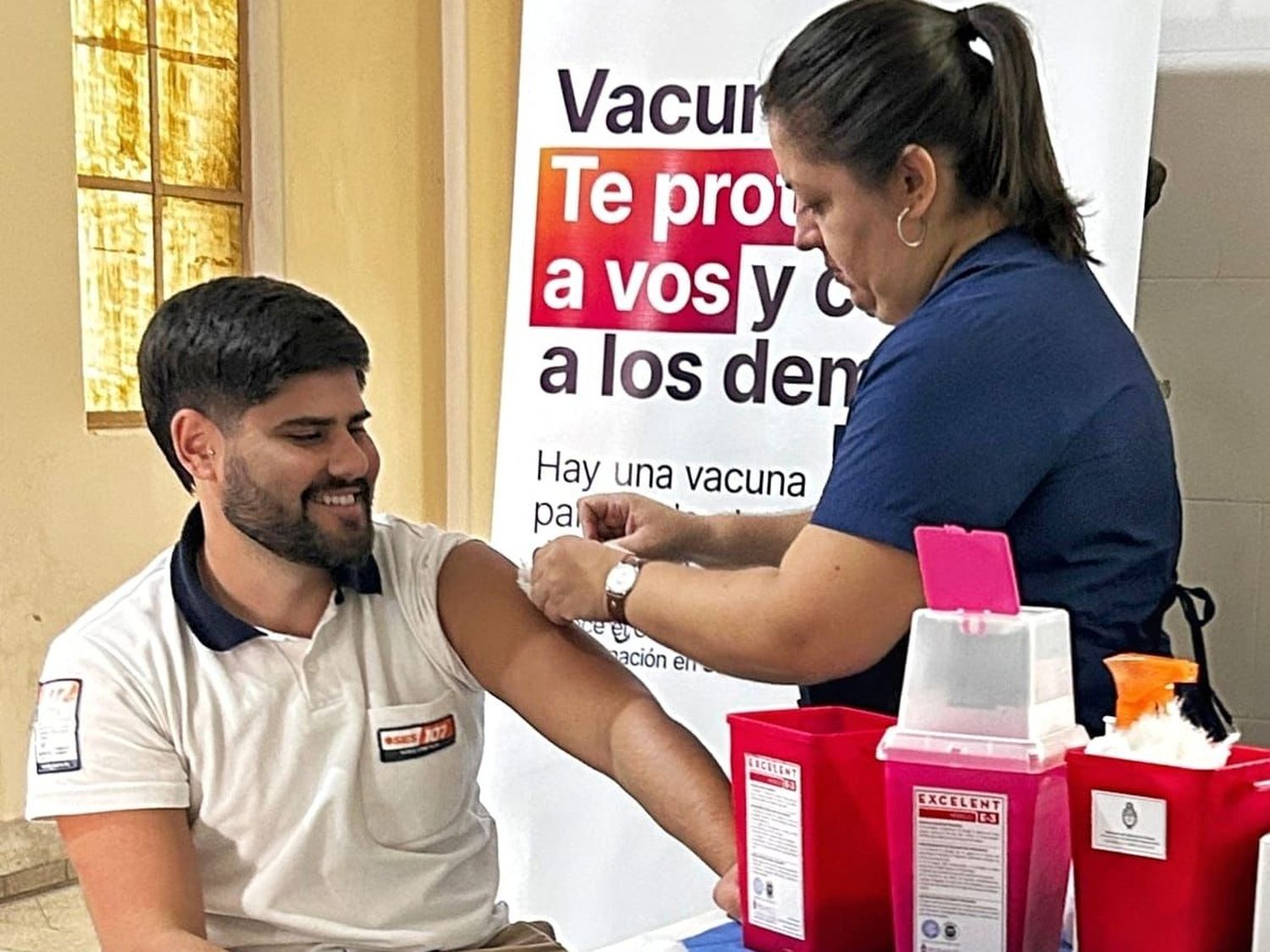Con la vacunación a personal de salud, se inició la campaña antigripal 2025