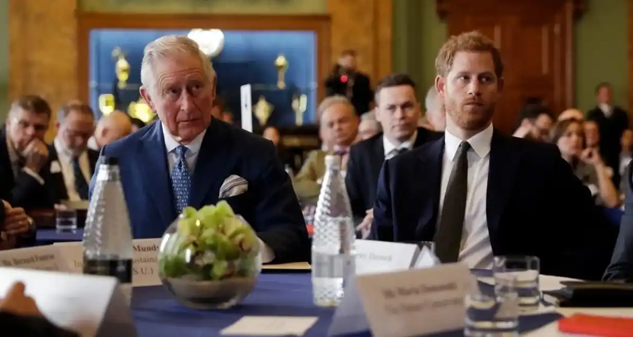 Una fuente cercana al palacio dijo que no ha habido mucho contacto entre Harry y el rey.