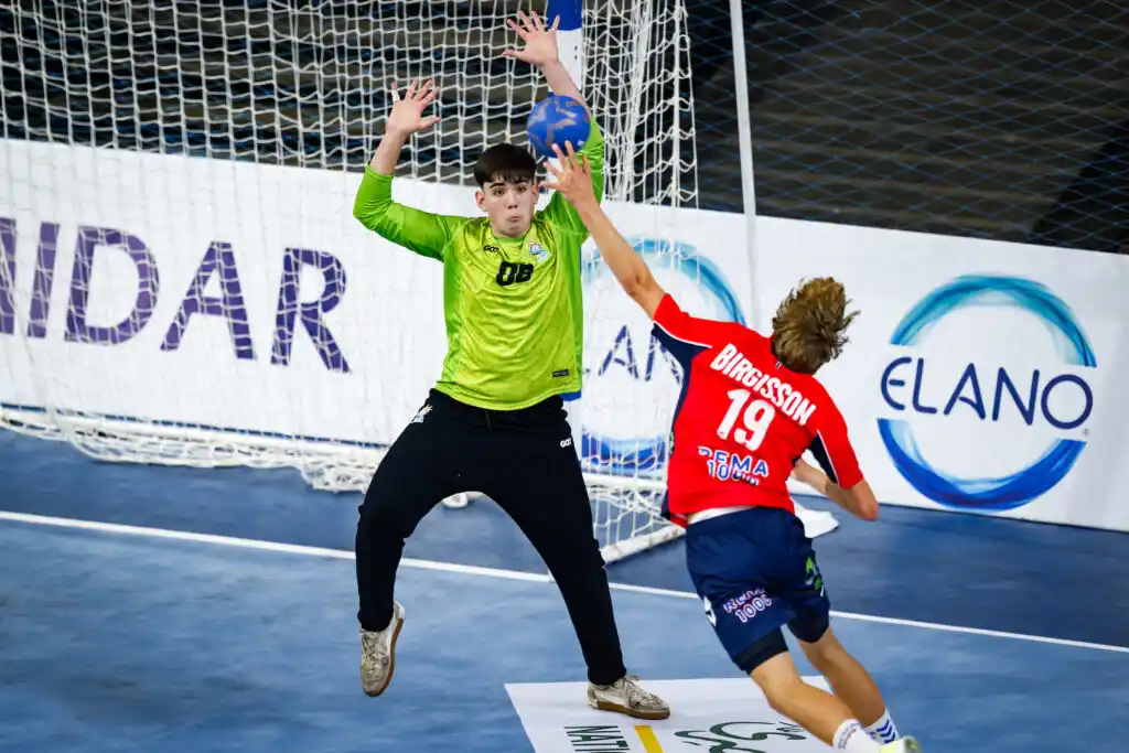 Simón Viera en el arco argentino ante Noruega.