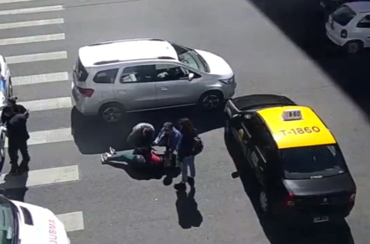 Video: así embistieron a una mujer en Córdoba y Colón