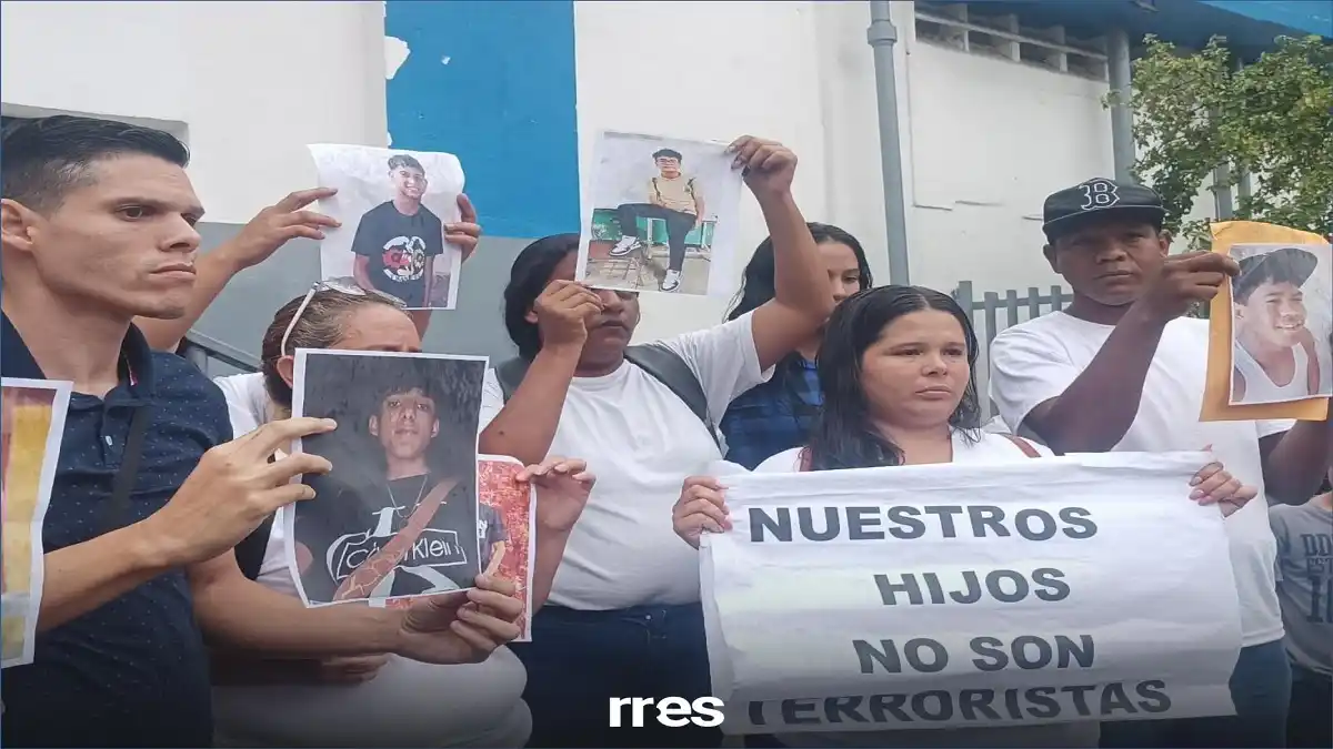 Madres BUSCAN JUSTICIA para los menores detenidos tras las elecciones del 28 de julio (+Testimonios)