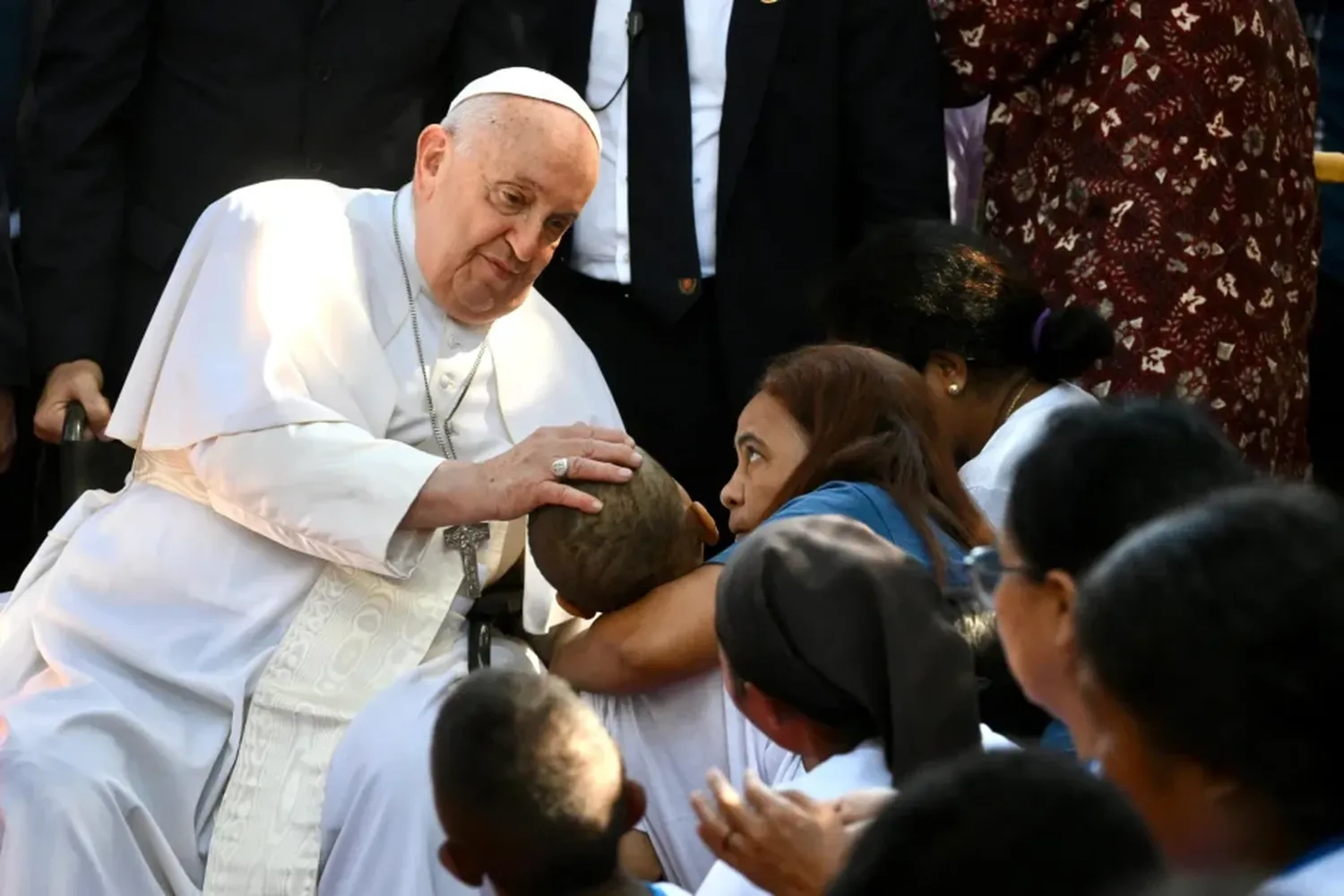 El papa pide a los religiosos de Timor Oriental que “amen la pobreza”