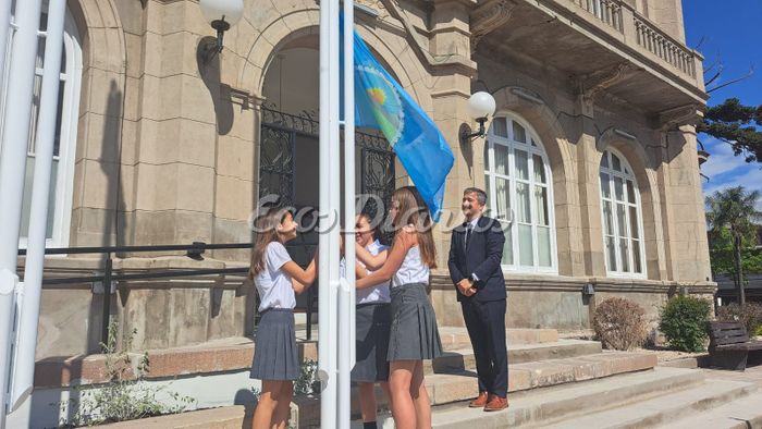 Izamiento de la Bandera