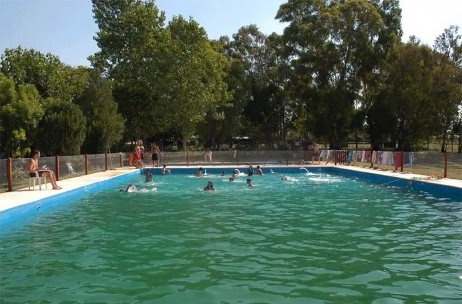 El guardavida y el encargado de la pileta donde se ahogó un niño fueron imputados