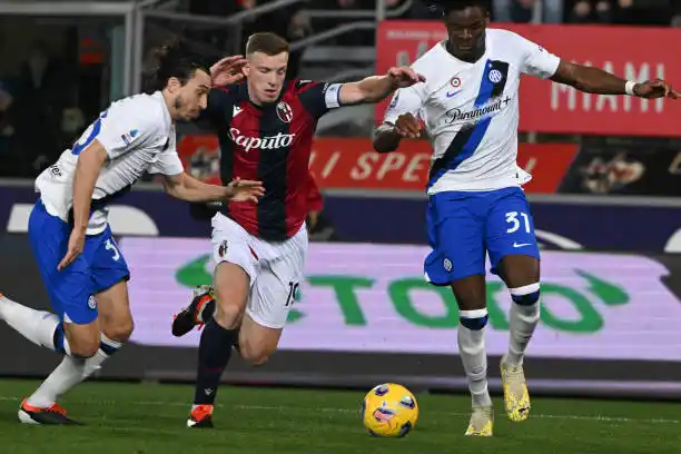 Inter ganó en Bologna y dio otro paso en busca del título