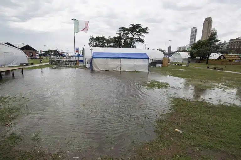 Colectividades: gitanos rosarinos se defienden de acusaciones por la lluvia
