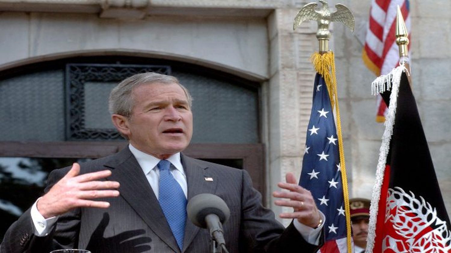 EL HOMBRE QUE ORDENÓ LA INVASIÓN: esta es la postura de George Bush ante la crisis en Afganistán