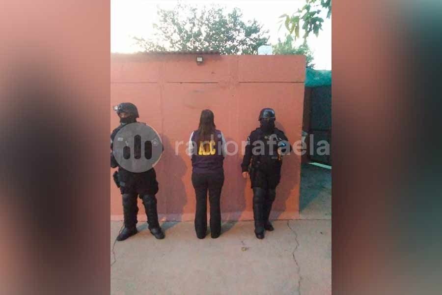 Allanamiento en el sur de la ciudad: resultados positivos con la detención de una mujer