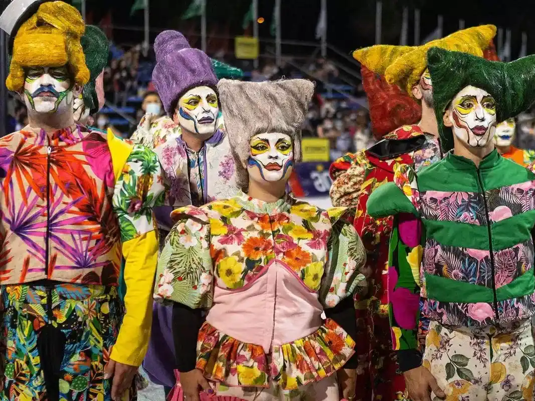 Noche de murga uruguaya en Venado Tuerto.