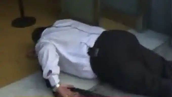 Video: un notero de Canal 9 se desmayó en vivo