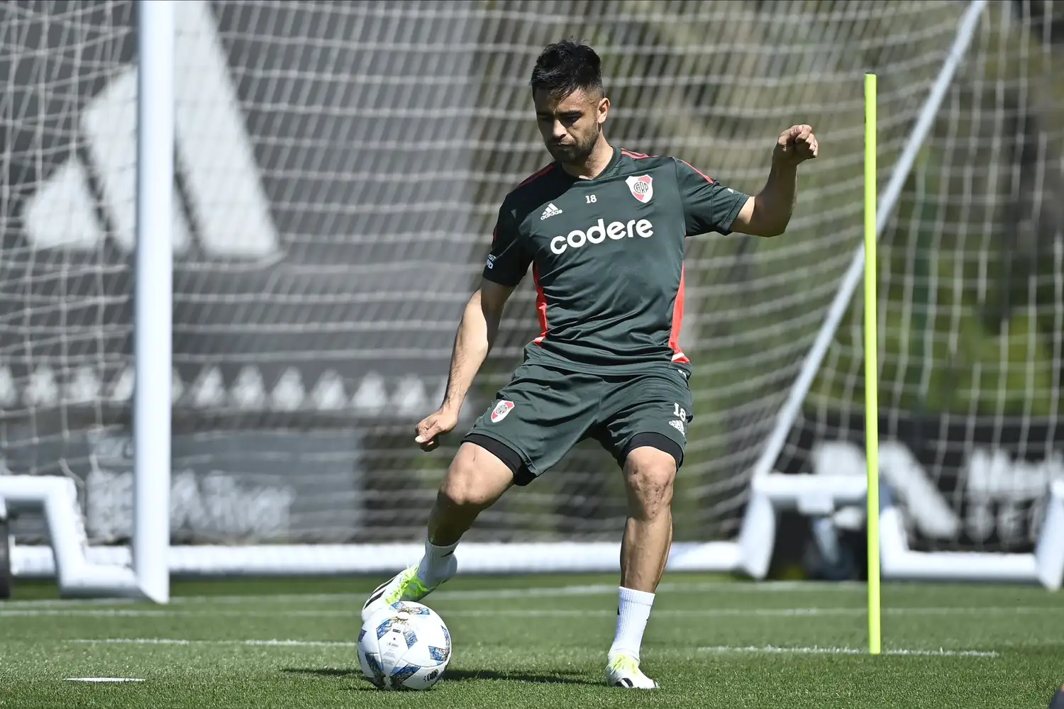 “Pity” Martínez durante la práctica de River.