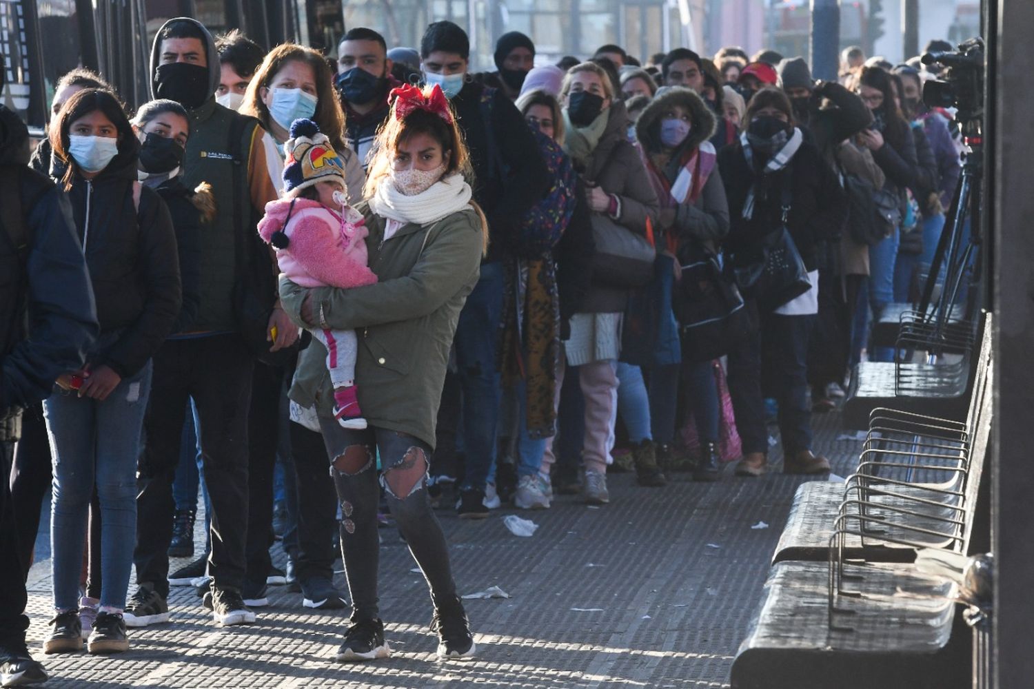 Miles de pasajeros de la Provincia a la deriva por la reducción al 50% de frecuencia de colectivos en el AMBA