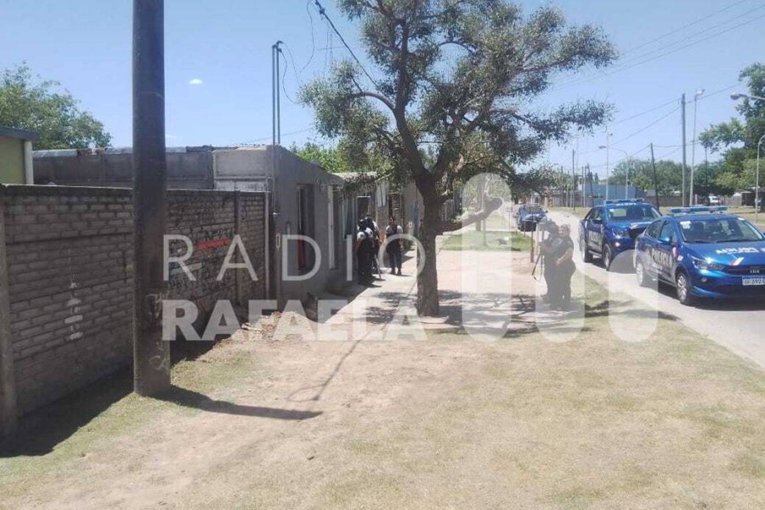 Efectivos policiales en el domicilio