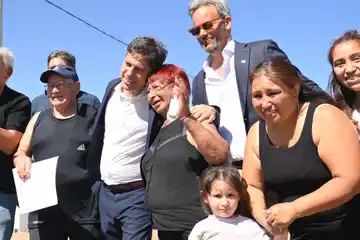 Kicillof entregó viviendas en Monte Hermoso: "La situación está empeorando como cada vez que el Estado se retiró"