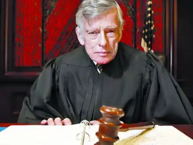 Podríamos pedirle a Lio Messi que se la clave en el ángulo a los fondos buitre