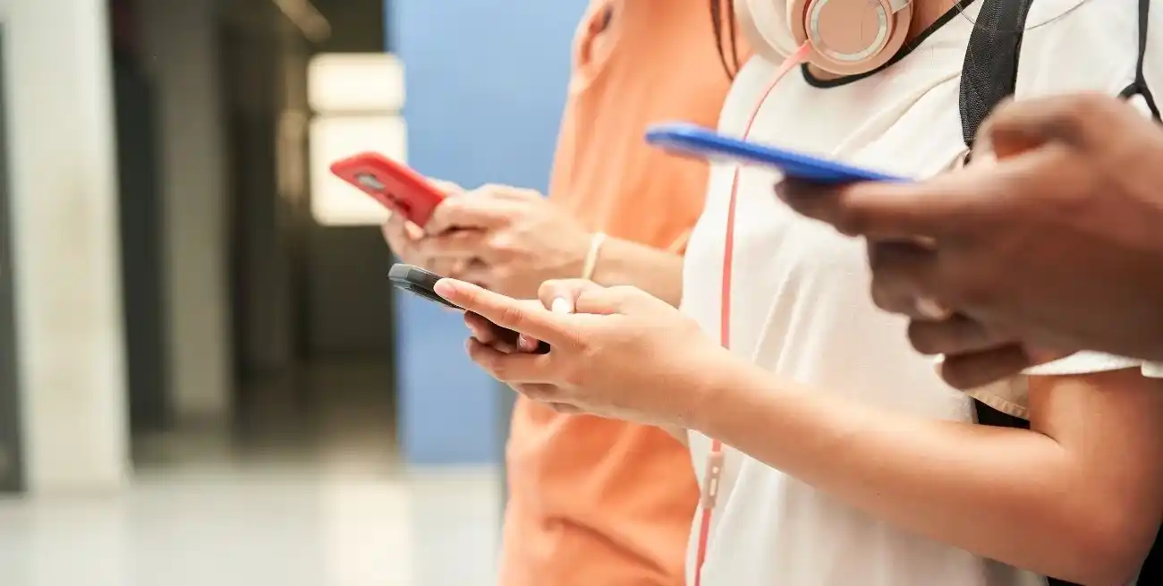 La medida busca fomentar el ahorro temprano y promover el acceso de los jóvenes al sistema financiero.