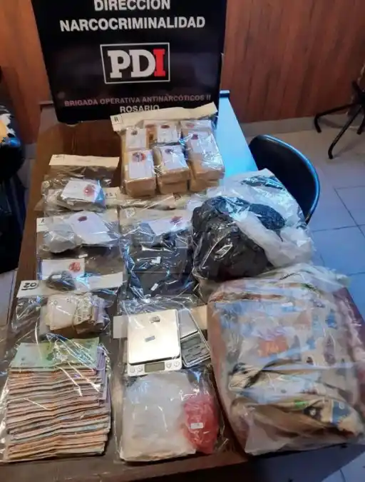 Los elementos secuestrados por la Brigada Antinarcóticos de la Policía de Investigaciones (PDI)