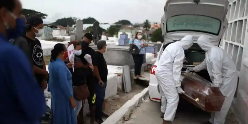 Balance mundial: COVID-19 cobra la vida de  1.750.780 personas