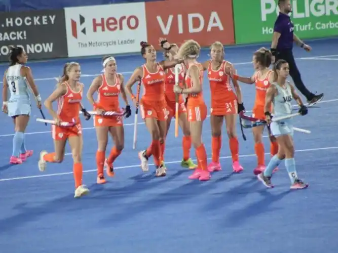 Países Bajos ganó los puntos del partido suspendido.