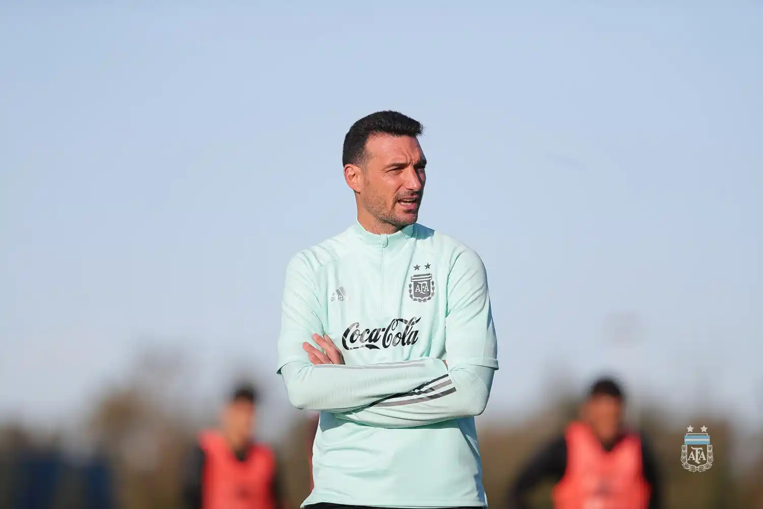 Scaloni confirmó el equipo con Emiliano Martínez en el arco y se quejó que la Copa América se juegue en Brasil