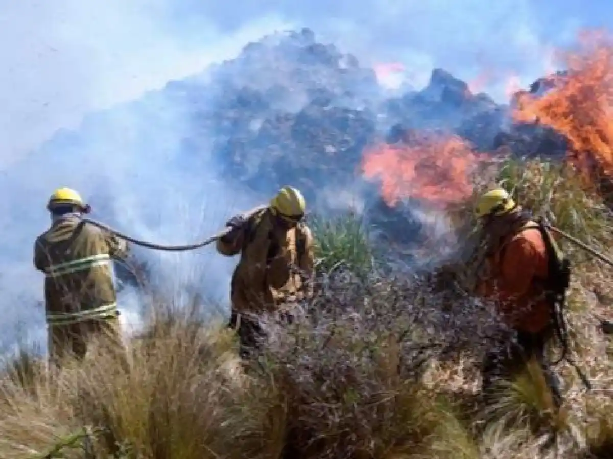 Punilla: el fuego no para y se siguen sumando evacuados