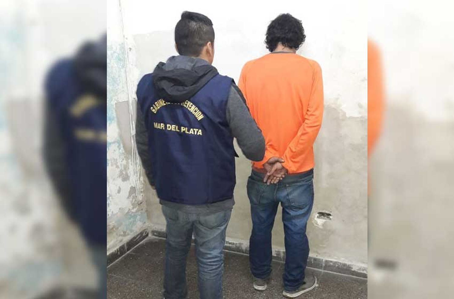 Lo aprehendieron tras romper con una patada la puerta de un local