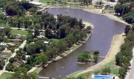 A 100 kilometros de Tandil, un balneario público con todas las comodidades