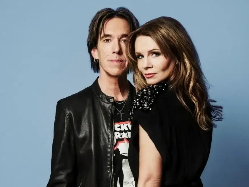 Gessle, el compositor detrás de los grandes himnos que marcaron generaciones, y Lena Philipsson, una de las voces más queridas de Suecia, manteniendo el legado que dejó Marie Fredriksson.