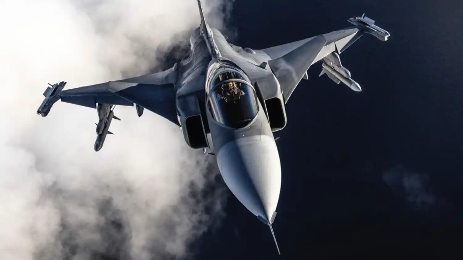 Petro defendió compra de aviones Gripen y pidió publicar contrato: "No hubo comisiones"