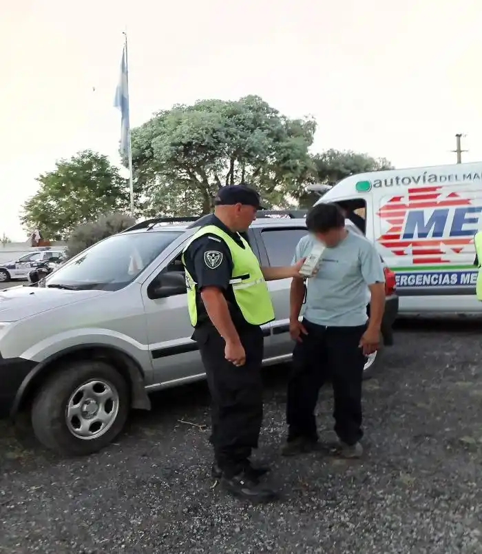 Dos detenidos por manejar borrachos en Ruta 2