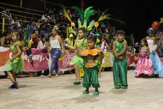 Espectacular 1era noche de Corso Infantil