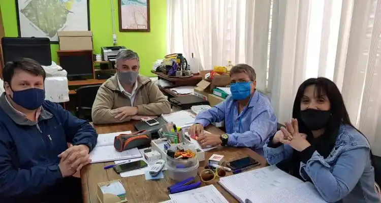 La directora de la primaria del Normal deberá explicar por qué tiraron mercadería que era para los chicos